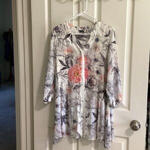 Floral Print Split-Neck Tunic Top - White with Pink Bloom